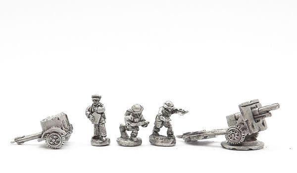 25pdr field gun (no muzzle brake) with 8th Army crew and ammo trailer